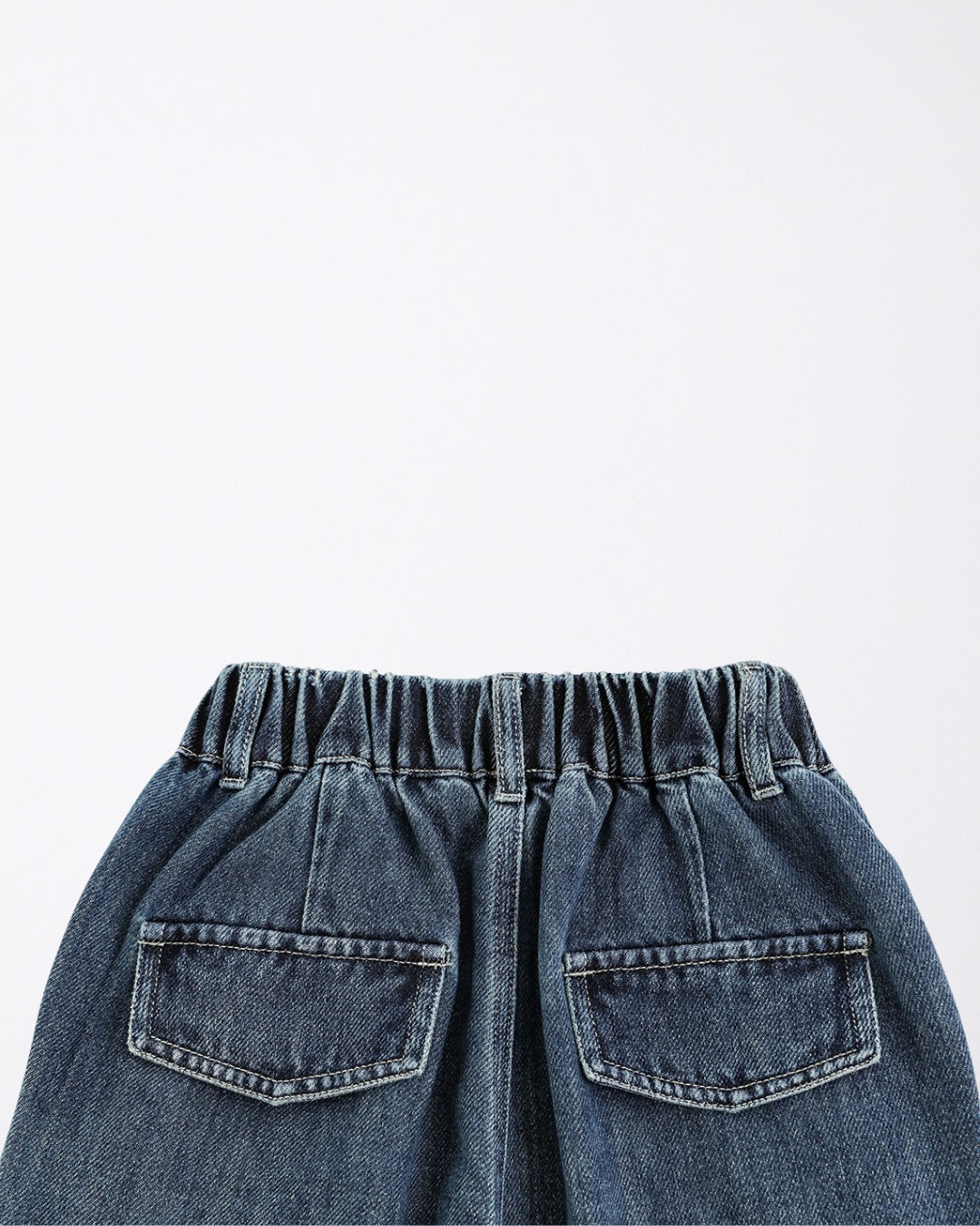 Straight leg loose fit jeans