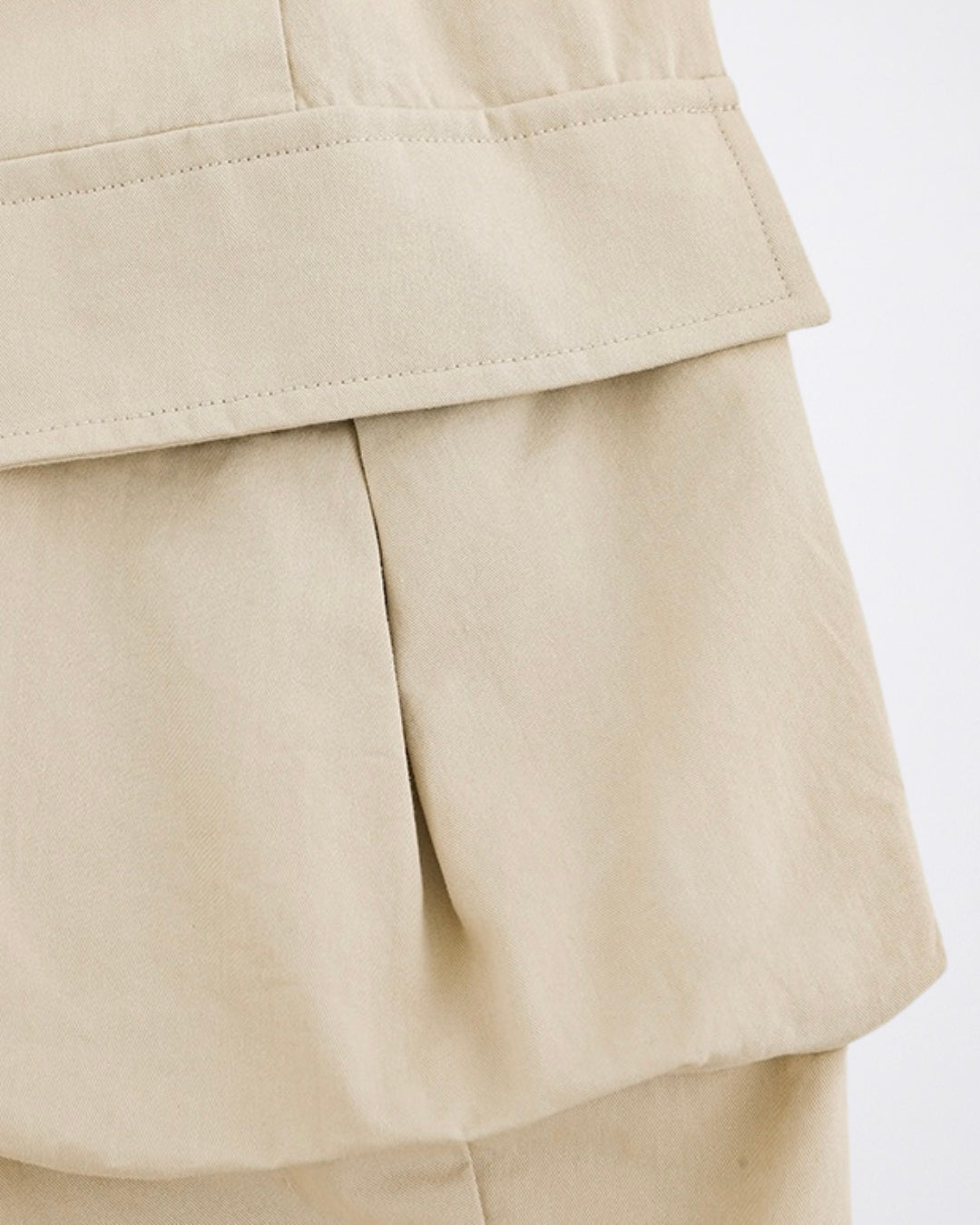 Offwhite work pants with elastic ankle cuffs